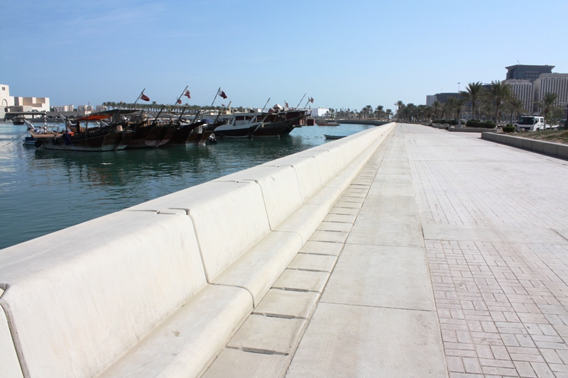 Nadmorski deptak? Główna arteria prowadząca niemal z lotniska aż do samego centrum i Doha Skyline.